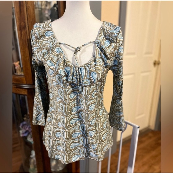 Cassee Tops - CASSIE’S XL Paisley Print Top. 100% polyester. RUNS SMALL. SEE MEASUREMENTS